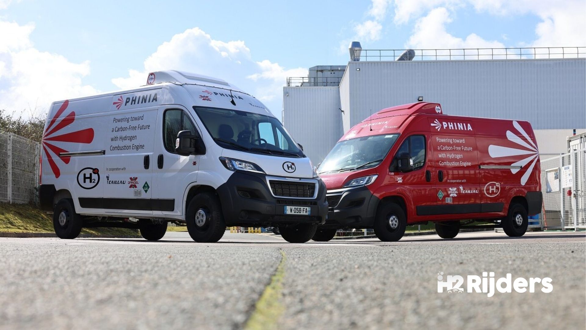 Eerste straatlegale waterstof-verbrandingsbestelwagen rolt van de band